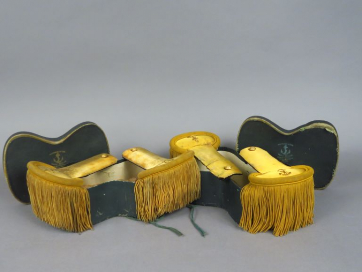 Lot de 2 paires d'épaulettes d'officier de marine en canetille doré, f