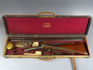 Vente aux enchères Valise en bois et toile à coin cuir contenant monté à l’anglaise par «