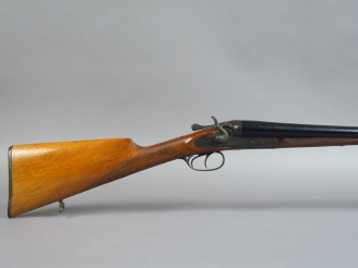 Vente aux enchères Fusil juxtaposé à chien calibre 12/65 nr: "133". Canons légèrement piq