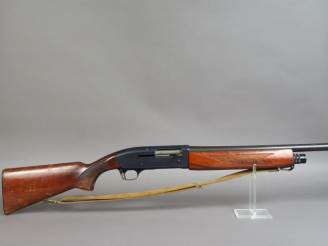 Vente aux enchères Fusil semi-automatique PERFEX calibre 120/70 nr 145048. Fabrication Ma