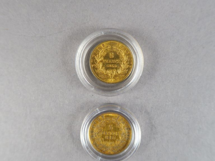 Deux pièces de 5 Francs or, 1857-A et 1859-BB.  FRAIS ACHETEURS : 5% T
