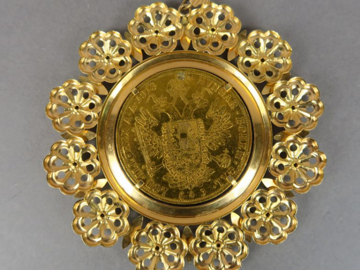 Pendentif en or jaune, orné d'une pièce or de 4 Ducat François Joseph 