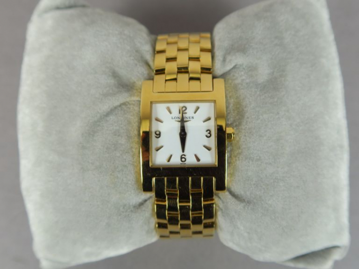 LONGINES.  Montre de dame, bracelet et boitier or.  Poids tel. 83,24 g