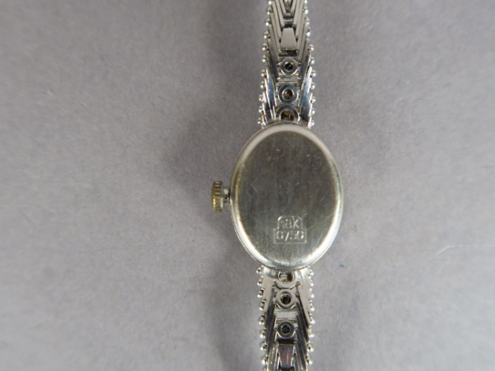 Montre de dame en or blanc et brillants. Poids tel. 26 g