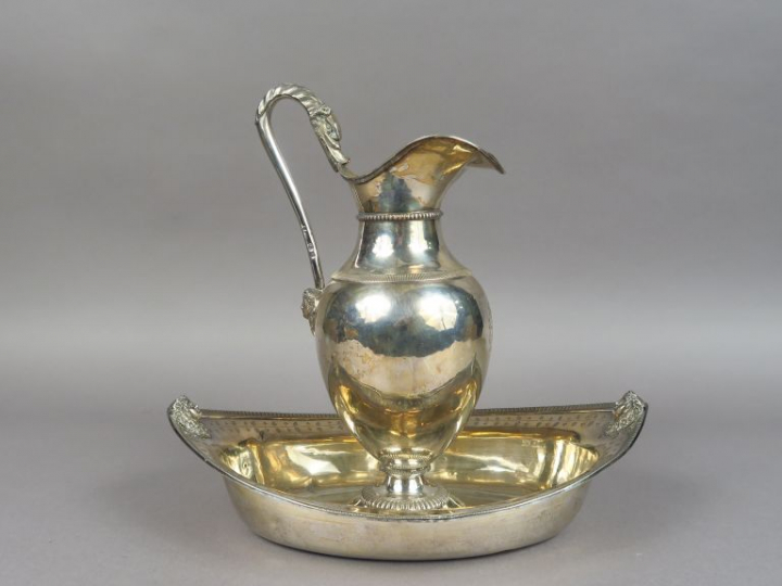 Aiguière et son bassin fin XVIIIème-début XIXème en argent.  Les deux 