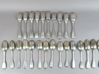 Vente aux enchères Ensemble de couverts dépareillés XVIIIème en argent.  Poids. 1628 g (c