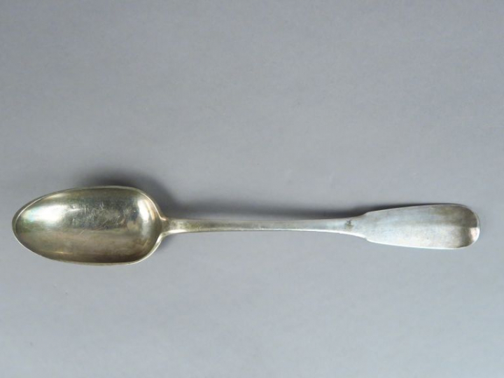 Cuillère à ragoût XVIIIème en argent.  Poids. 168 g