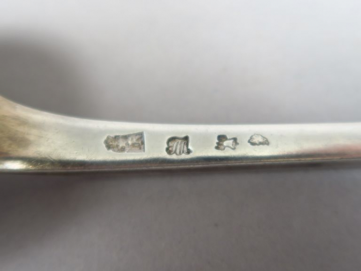 Cuillère à ragoût XVIIIème en argent.  Poids. 168 g