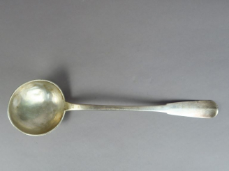 Vente aux enchères Louche en argent, poinçon Vieillard.  Poids. 253 g