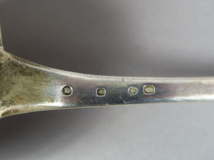 Louche en argent, poinçon Vieillard.  Poids. 253 g