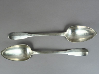 Vente aux enchères Deux cuillères à ragoût en argent, poinçon au coq.  Paris. Poids. 350 