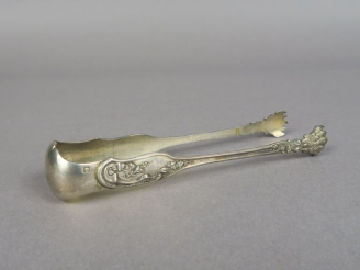 Vente aux enchères Pince à sucre de style Louis XVI en argent, poinçon Minerve.  Poids. 3