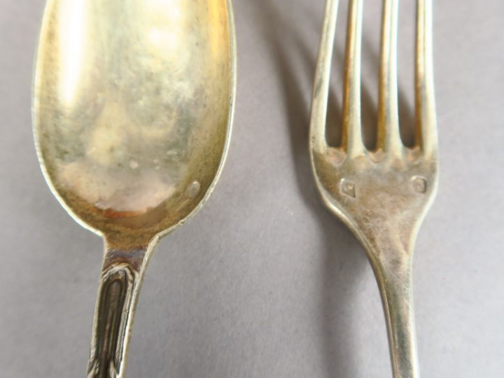 Sept petites cuillères en argent, poinçons dépareillés.  Poids. 123 g 