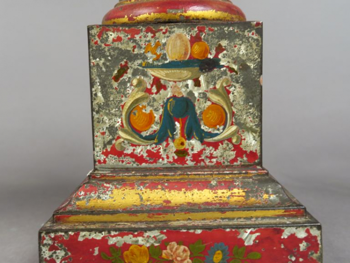 Paire de lampes Directoire en tôle peinte, en forme de colonne.  H. 35