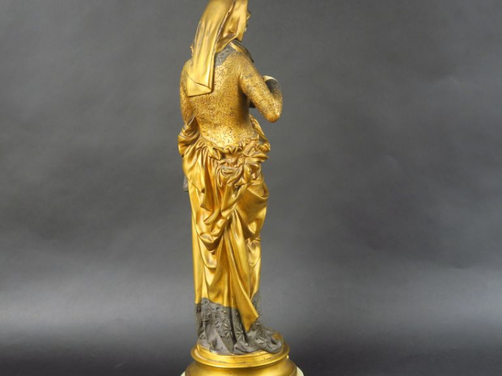 A. CARRIER-BELLEUSE  "Liseuse" Sculpture chryzéléphantine.  Signée.  S