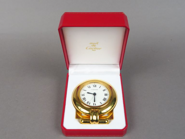 CARTIER.  Pendulette "Rivoli".  Signée.  Dans son écrin d'origine.