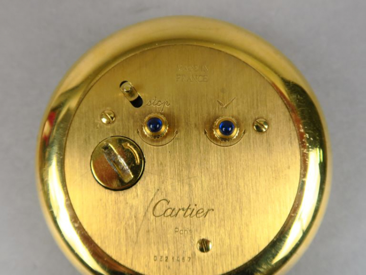 CARTIER.  Pendulette "Rivoli".  Signée.  Dans son écrin d'origine.