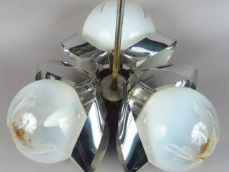 Vente aux enchères MAZZEGA/MURANO (attribué à) Lustre années 70 en métal chromé et verre.