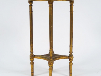 Vente aux enchères Guéridon de style Louis XVI en bois doré reposant sur quatre pieds can