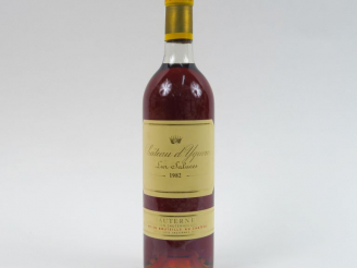 Vente aux enchères 1 BOUTEILLE CHÂTEAU D'YQUEM 1er CCS SAUTERNES - 1982 - BG
