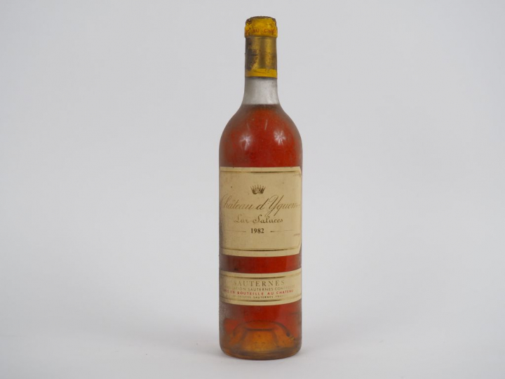 1 BOUTEILLE CHÂTEAU D'YQUEM 1er CCS SAUTERNES - 1982 - BG/BLS/CAPS SAL