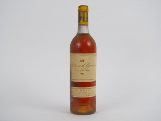 Vente aux enchères 1 BOUTEILLE CHÂTEAU D'YQUEM 1er CCS SAUTERNES - 1982 - BG/BLS/CAPS SAL