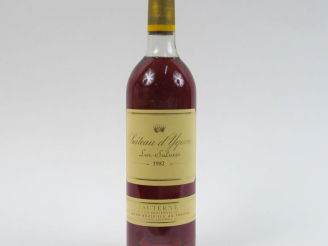 Vente aux enchères 1 BOUTEILLE CHÂTEAU D'YQUEM 1er CCS SAUTERNES - 1982 - LB