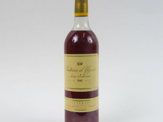 Vente aux enchères 1 BOUTEILLE CHÂTEAU D'YQUEM 1er CCS SAUTERNES - 1982 - HEP