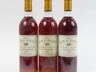 Vente aux enchères 3 BOUTEILLES CHÂTEAU RIEUSSEC 1er CC SAUTERNES - 1985 - 1 BG/2 LB