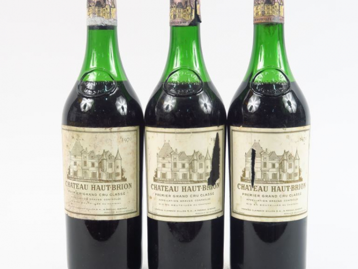 3 BOUTEILLES CHÂTEAU HAUT BRION 1er GCC GRAVES - 1970 - 5,5 CM/1 CAPS 