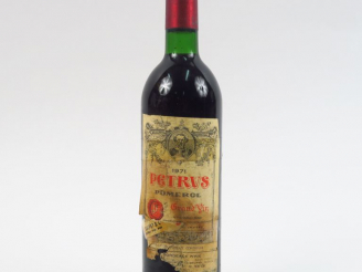 Vente aux enchères 1 BOUTEILLE PETRUS POMEROL - 1971 - BG/EA