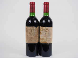 Vente aux enchères 2 BOUTEILLES CHÂTEAU LATOUR 1er GCC PAUILLAC - 1971 - BG/ET