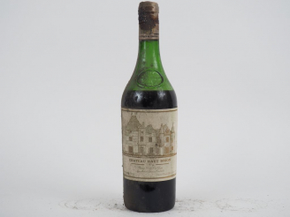 Vente aux enchères 1 BOUTEILLE CHÂTEAU HAUT BRION 1er GCC GRAVES - 1974 - 8 CM/BLS
