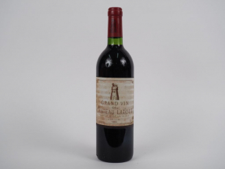 Vente aux enchères 1 BOUTEILLE CHÂTEAU LATOUR 1er GCC PAUILLAC - 1980 - BG+/EF