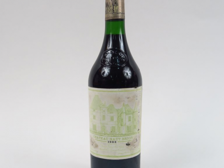 1 BOUTEILLE CHÂTEAU HAUT BRION 1er GCC GRAVES - 1982 - 2 CM/EF