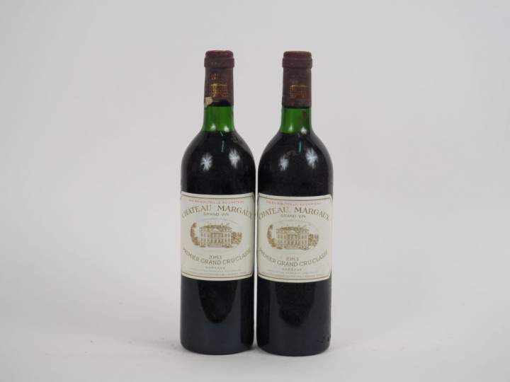 2 BOUTEILLES CHÂTEAU MARGAUX 1er GCC MARGAUX - 1983 - LB/ CAPS L AB SU