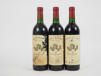 Vente aux enchères 3 BOUTEILLES CHÂTEAU LANESSAN CB HAUT MEDOC - 1985 - 2 BG/1 EA