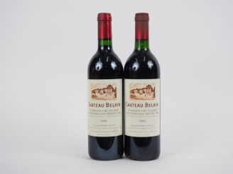 Vente aux enchères 2 BOUTEILLES CHÂTEAU BELAIR 1er GCC ST EMILION - 1989 - 1 BG+/BS