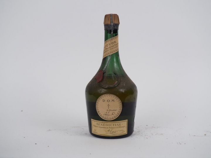 1 VIEILLE BOUTEILLE BENEDICTINE DOM