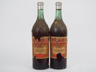 Vente aux enchères 2 VIEILLES BOUTEILLES VERMOUTH RICARD - BS