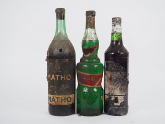 Vente aux enchères 3 VIEILLES BOUTEILLES : 1 MATHO - 1 RIVERSALTES - 1 PEPERMINT