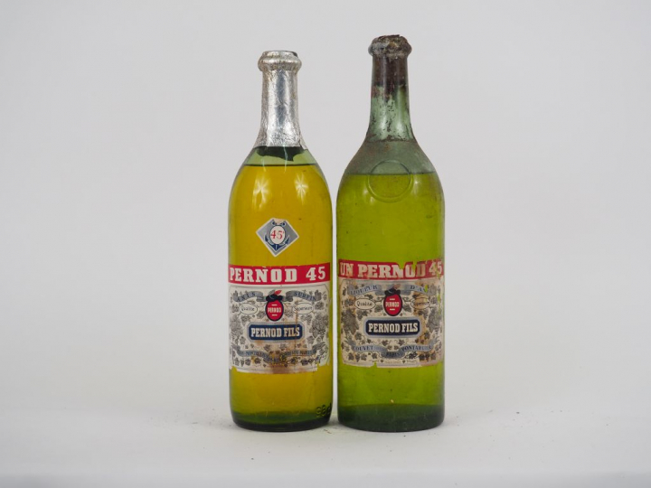 2 VIEILLES BOUTEILLES PERNOD