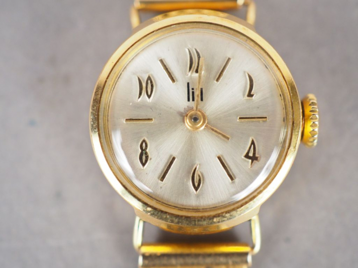 LIP. Montre de dame, boitier et bracelet or.  Poids tel. 23,16 g