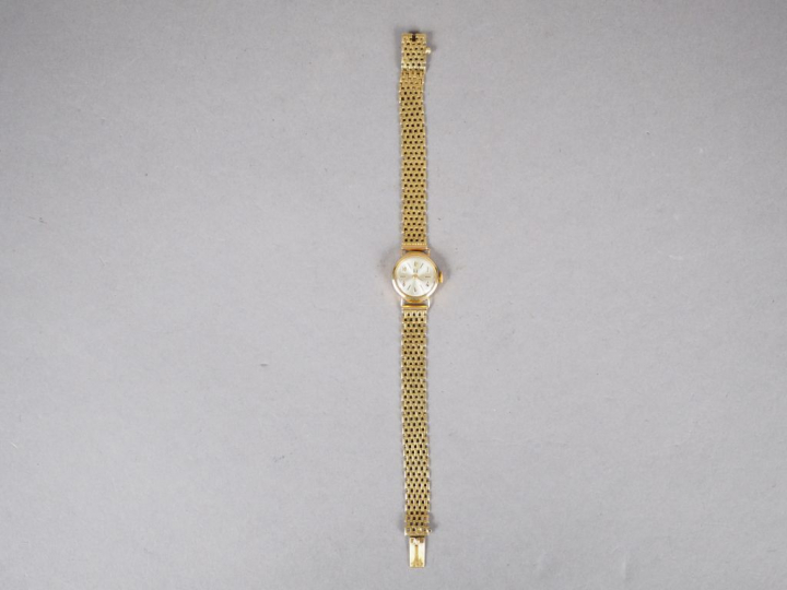 LIP. Montre de dame, boitier et bracelet or.  Poids tel. 23,16 g