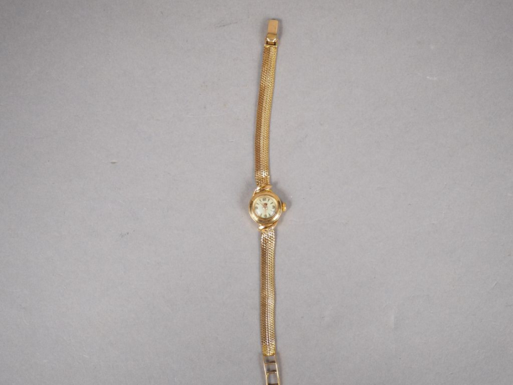 Montre de dame, boitier et bracelet or.  Poids tel. 18,11 g