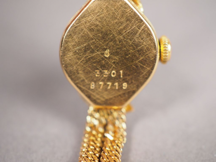 Montre de dame, boitier et bracelet or.  Poids tel. 18,11 g