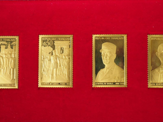 Vente aux enchères Suite de quatre reproductions de timbres en or 900/1000e  émis pour co