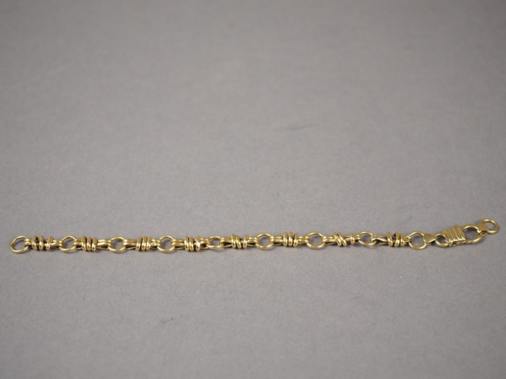 Bracelet souple en or jaune.  Poids. 7,32 g (maillon à refixer)