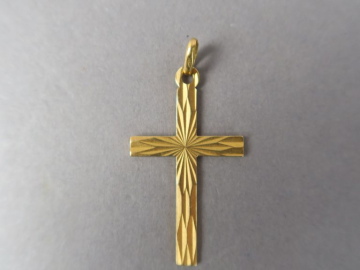 Croix en or jaune.  Poids. 2,50 gr