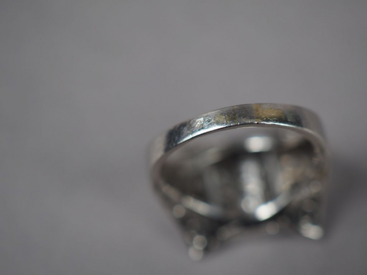 Bague Art déco en platine ornée de diamants.  TDD. 52 Poids tel. 6,39 